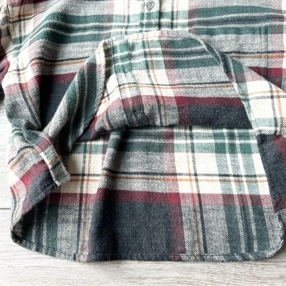 American Eagle Cropped Button Up  Flannel - Picture 9 of 13